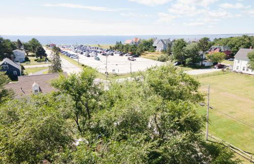 Spacious 4BR Beach Retreat, Steps to Pine Point - Foto 55