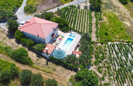 Vila Nova with private heating pool and jacuzzi - Foto 5