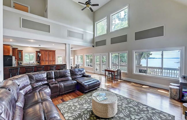 Family Lake House Retreat by Avantstay Sleeps 28 - Foto 15