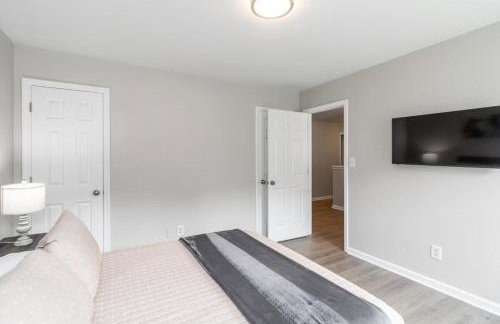 5-Bed Gem Close to Duluth Fun Sleeps 16 - Foto 21