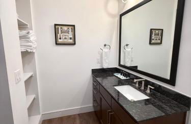 Contemporary Comfort Near The Woodlands - Foto 29