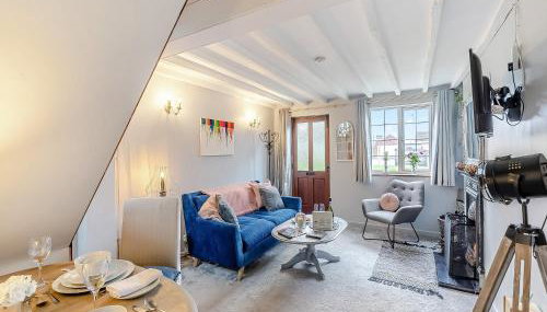 Crompton Cottage - Photo 2