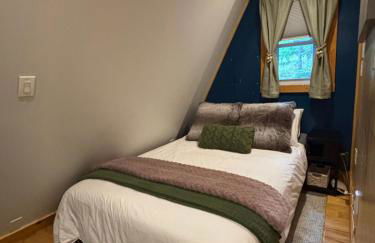 Bluebird Cabin - Cozy A-Frame Retreat - Photo 8
