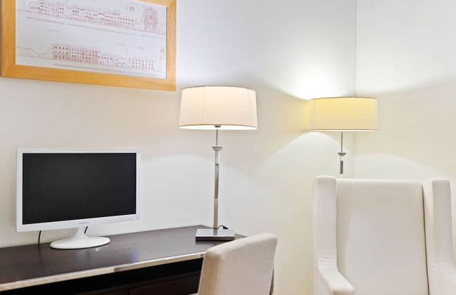 Garden & Wine Country Stay - Photo 15