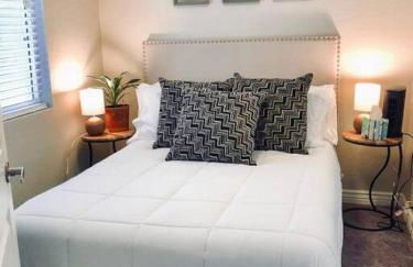 Sunny Guest Suite with large backyard - Pets Welcome - Foto 23