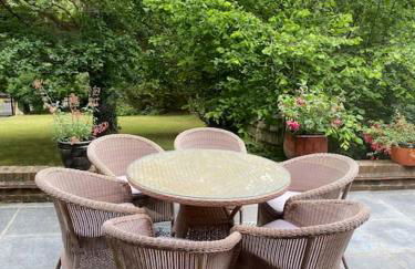 3 Bedroom Lodge Hotub pool in Horsley Surrey UK - Photo 76