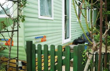 Family-Friendly Woodland Caravan Pool & Bar - Foto 13