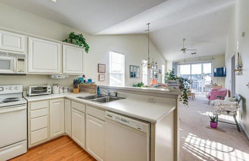 Sunset Beach Condo with Balcony, 5 Mi to the Ocean! - Foto 12