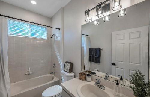 Large 5 bd home close to Beaches - Photo 42