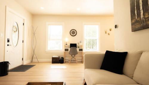 Work, Rest and Gather - Spacious 3BR with Modern Charm - Photo 5