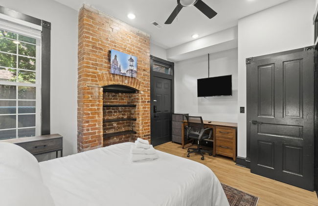 Historic DC Gem Spacious Rowhouse Private Patio - Photo 47