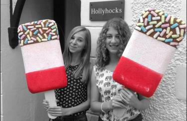 Hollyhocks - Foto 16