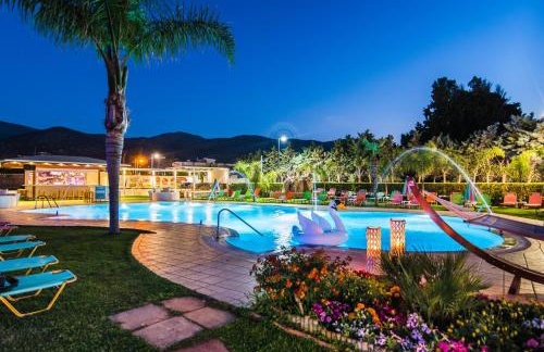 Yiannis Manos Hotel Resort - Foto 8