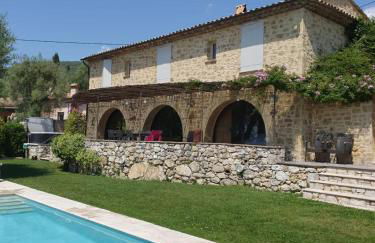 villa provençale en pierre avec vue sur la mer, piscine et jacuzzi - Foto 1