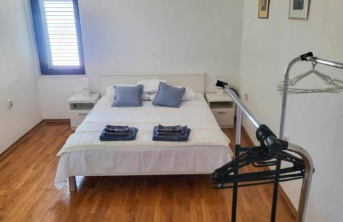 Beautiful Apartment In Klek With Wifi - Photo 22