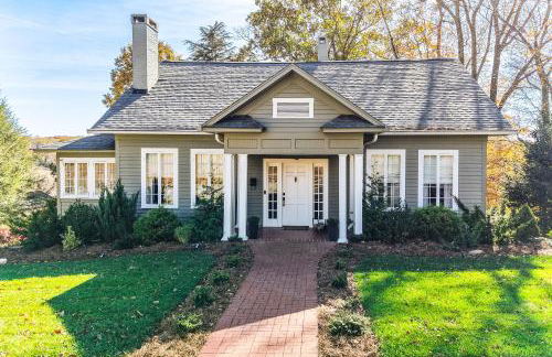 Main Street Elkin Retreat Home with Backyard Oasis - Foto 30