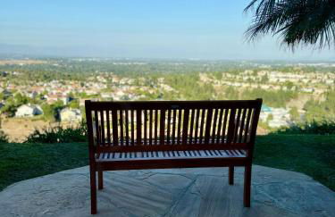 Modern Hilltop Retreat - Foto 37