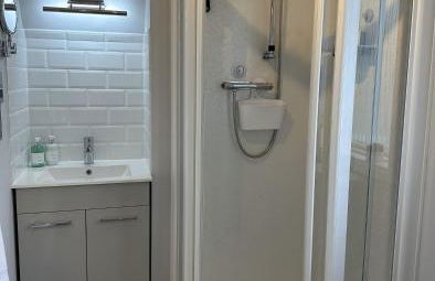 Central Location and Stunning Views - Foto 12