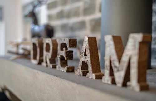 Scenic Oaklodge with wood burner - Photo 26