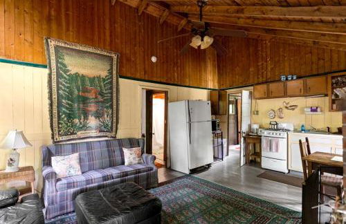 Rustic Cabin in the Woods with Fireplace Ideal for Families near Hanover, New Hampshire - Foto 2