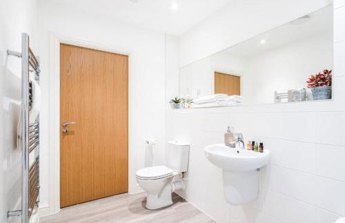 TheCountingSheep - Heathrow in 15 mins - Glass Balcony - Dedicated Workspace - Foto 18