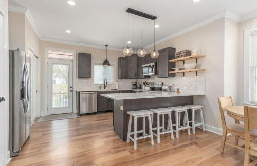 Brand New Modern House - Walk to Main Street - Foto 1