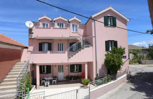 Apartments with parking space Zedno, Ciovo - 23279 - Foto 1