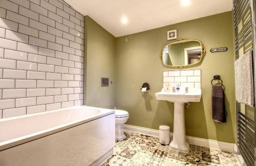 6 Dbl Bed, Central Huddersfield house inc parking - Foto 5