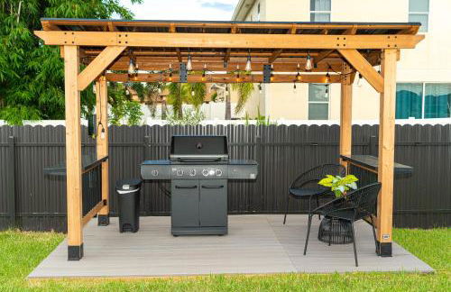 Designer Villa with Heated Pool, BBQ, Firepit, Ideal for Families & Groups - Photo 75