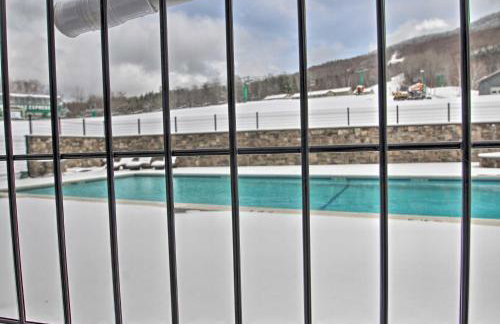 Slopeside Burke Mountain Condo with Fireplace! - Foto 24