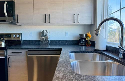 Homestead Village - Two Bedroom Condo Top Floor - Photo 5