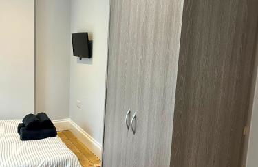 FRESH Flat in Leek, Staffordshire - Photo 28