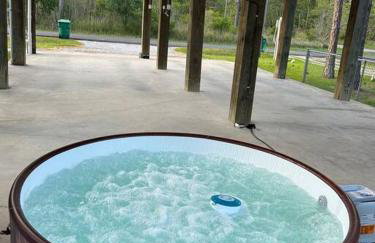 Bay Breeze Bliss-Hot Tub, Bar and Canal 5mi to Beach - Foto 13