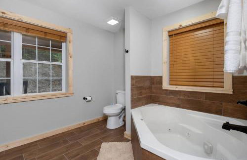 Boone Getaway Dog Friendly, Hot Tub, Fire Pit! - Foto 28