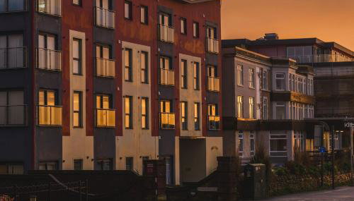 Panoramic Sea-View Family Appartment , Free Parking, Sleeps 6 , Walk to Beach, Station, & Town - Foto 3