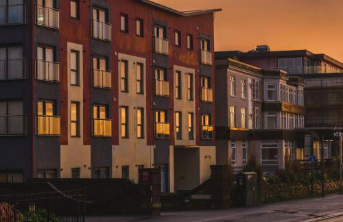 Panoramic Sea-View Family Appartment , Free Parking, Sleeps 6 , Walk to Beach, Station, & Town - Foto 3