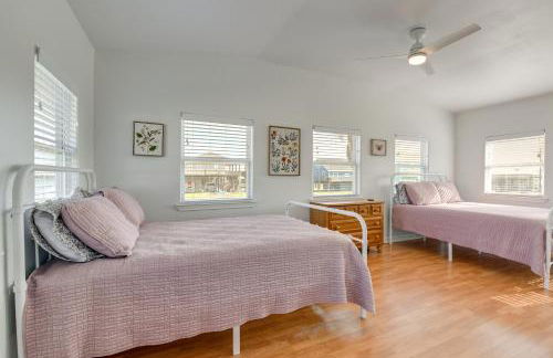 Steps to Sea! Crystal Beach Home with Furnished Deck - Foto 16