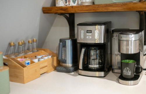 Secluded Forest Cabin with Hot Tub and Private Waterfall - Foto 29