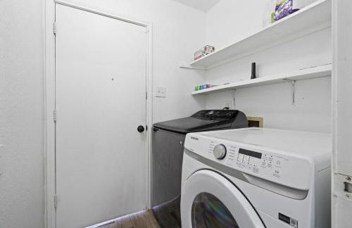 Spacious Family Home in Round Rock w Private Yard - Photo 6