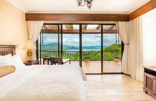 Hacienda-style Villa With Pool and Sweeping Ocean Views Above Potrero - Photo 8