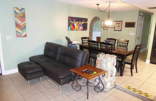 Perfecto Mundo 6, Orlando Area 4BR-2MB-3Bath Huge Pool, Ping Pong, Billiard, Disney Universal - Foto 2