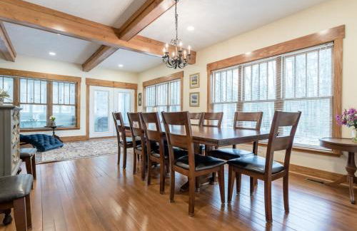 Impressive Dual Woods and Lake Homes That Sleep 32 - Foto 19