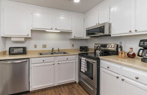 Handsome 2BR Condo with Gorgeous Views in Sugar Mountain! condo - Foto 23