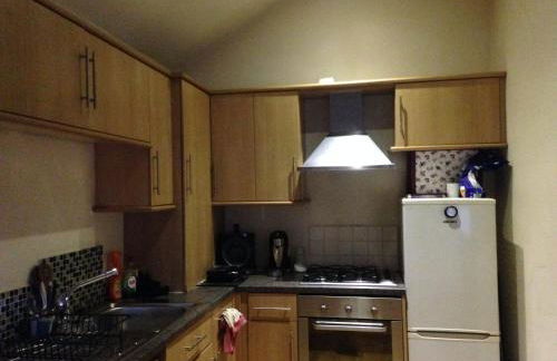 Open plan flat with large garden close to beach - Photo 6