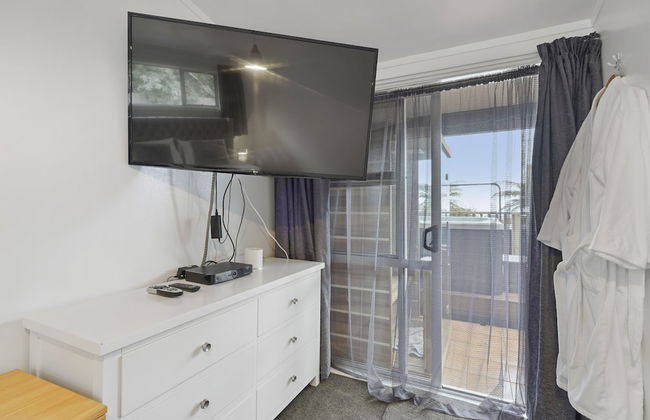 Lakeview Escape with spa - sauna - patio - Photo 6