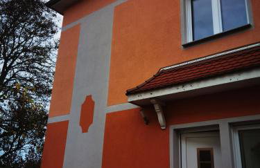 Modernes behagliches Haus mit Kamin, Terrasse und Garten - Foto 13