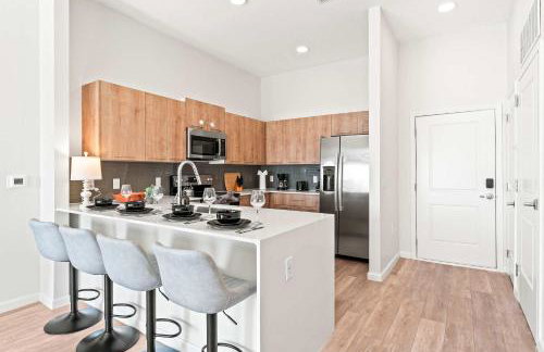Riviere 3BR Apartment Stylish King Family Pets Friendly Pool & Gym Near Epic Universe - Foto 13