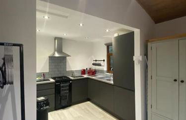 POPPY LUXURY LODGE Sleeps 8 at Fairview Farm, Ravenshead, Nottingham Near Sherwood Forest, Dog Friendly, Farm Stay great for wedding groups, families, Hen Do's, friends gatherings with amazing views - Foto 43