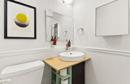 Pool! Games! Dogs! Space! - Foto 23