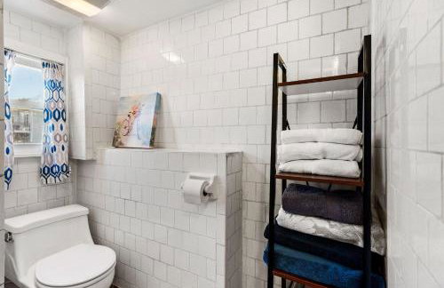 Downtown Beverly Apartment 8 Minutes to Salem and has King Beds - Photo 29